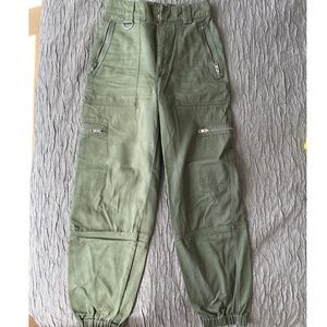 Aritzia utility cargo pants joggers